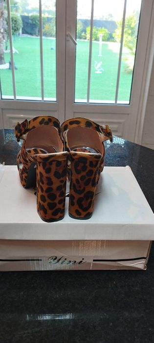 Sandálias novas tam. 36