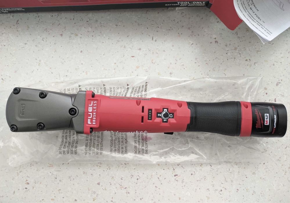 Угловой гайковерт Milwaukee 2565-20 M12 Fuel. Квадрат 1/2. USA