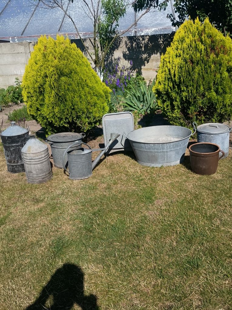 Ocynkowane przedmioty do wystroju ogrodu