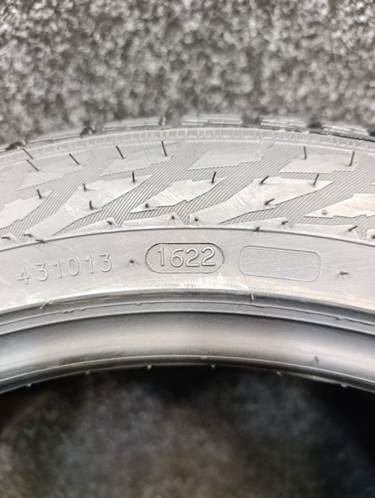 Шини 245/45R18 Nokian WR Snowproof