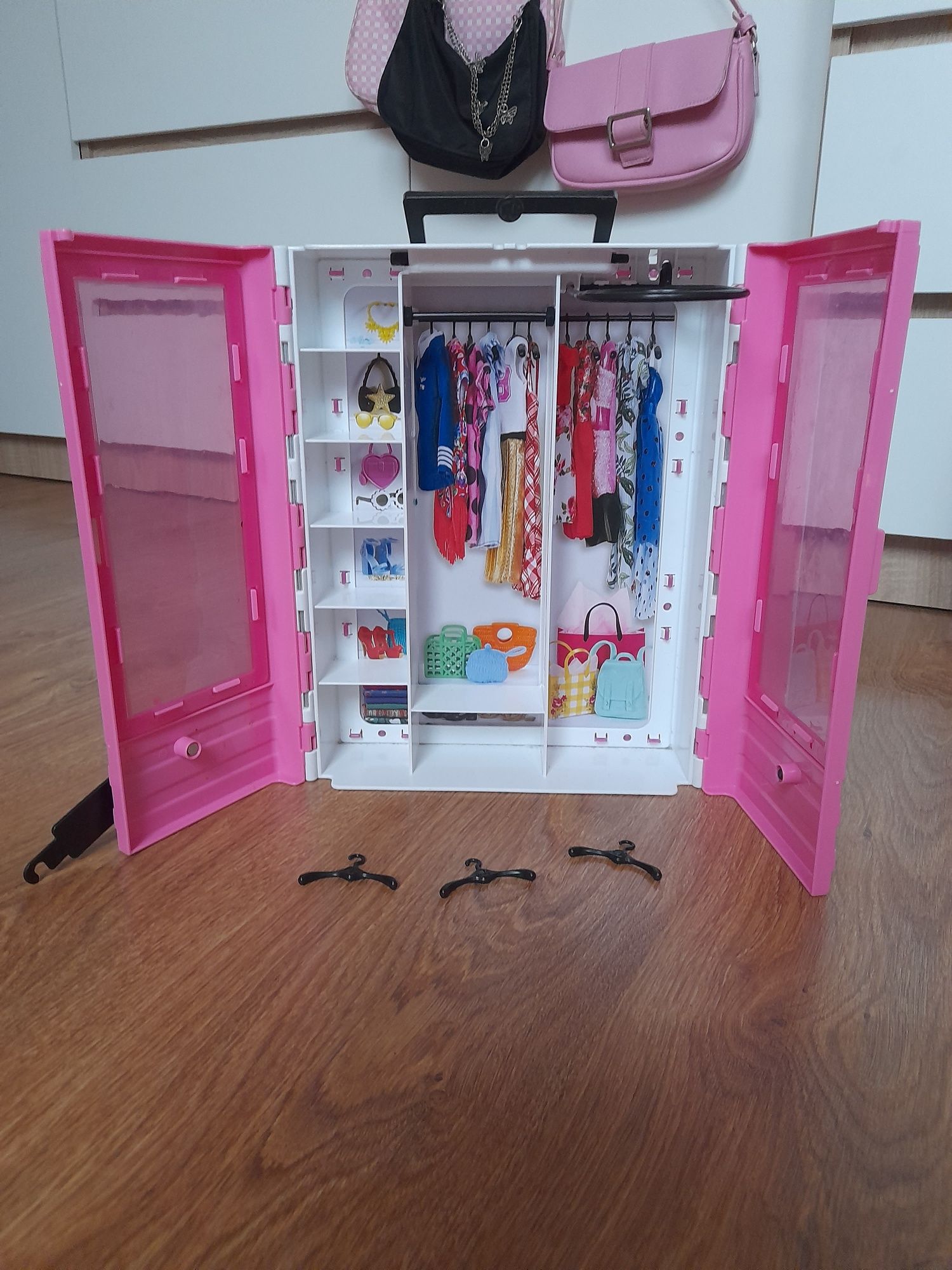 Garderoba szafa dla lalki  Barbie wieszaki