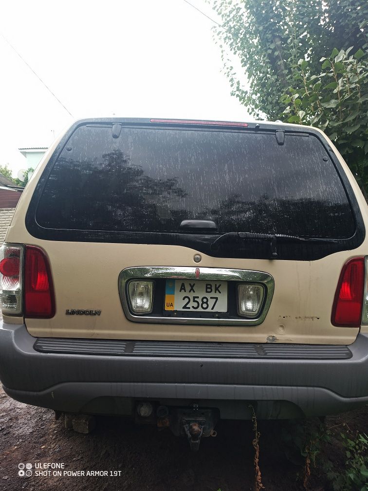 Продам с механической кпп Lincoln Navigator  1998г