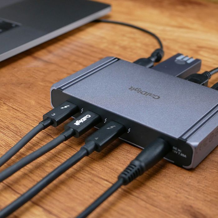 Calldigit Hub/Charger E4 - USB 3,2 Gen2 / Thunderbolt 4 (60W) / 40Gps