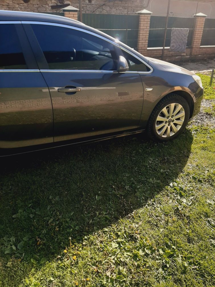 Продам Opel Astra j