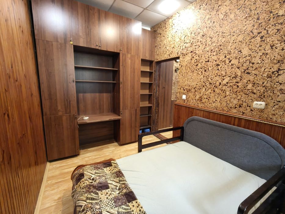 Центр міста. Оренда частина будинку з окремими своїм двором та входом.