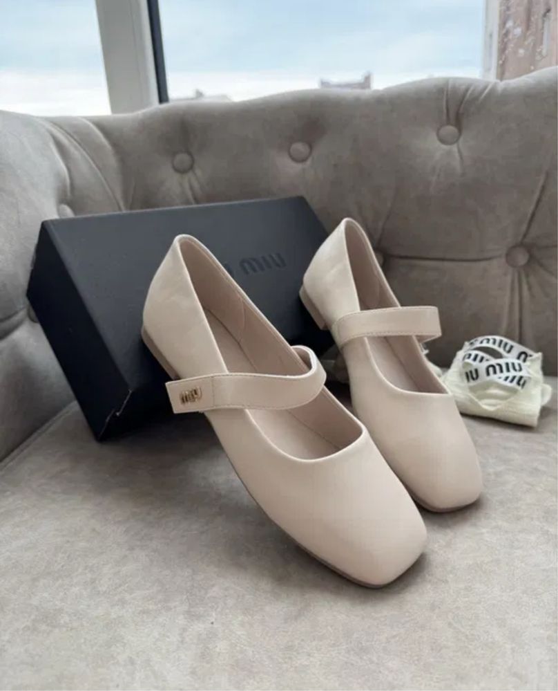 Лофери жіночі miumiu