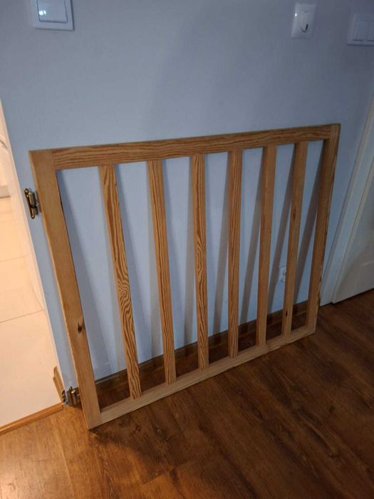 Bramka zabezpieczajaca drewniana