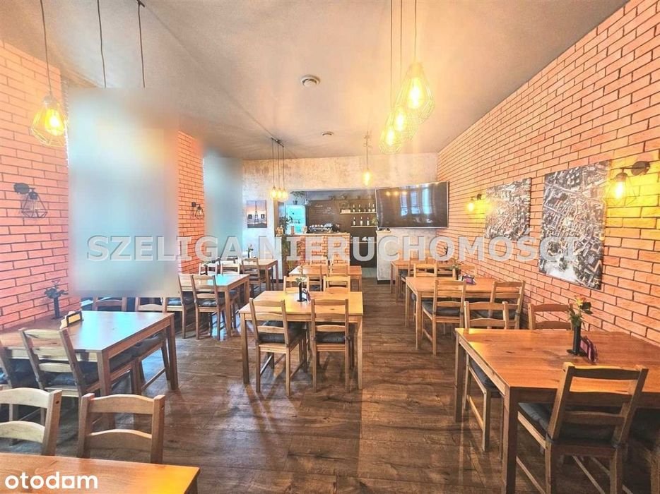 Starówka, Wejście Z Ruchliwej Ulicy