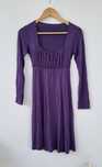 Vestido roxo de manga comprida