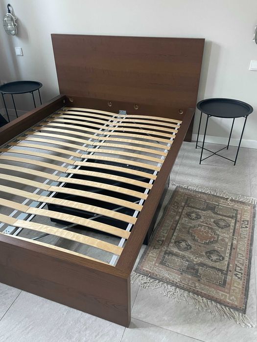Łóżko Malm 140 x 200 ciemny brąz