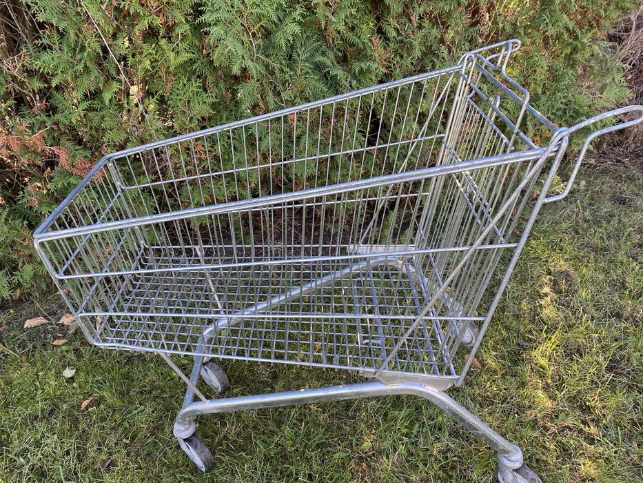 Duży wózek sklepowy