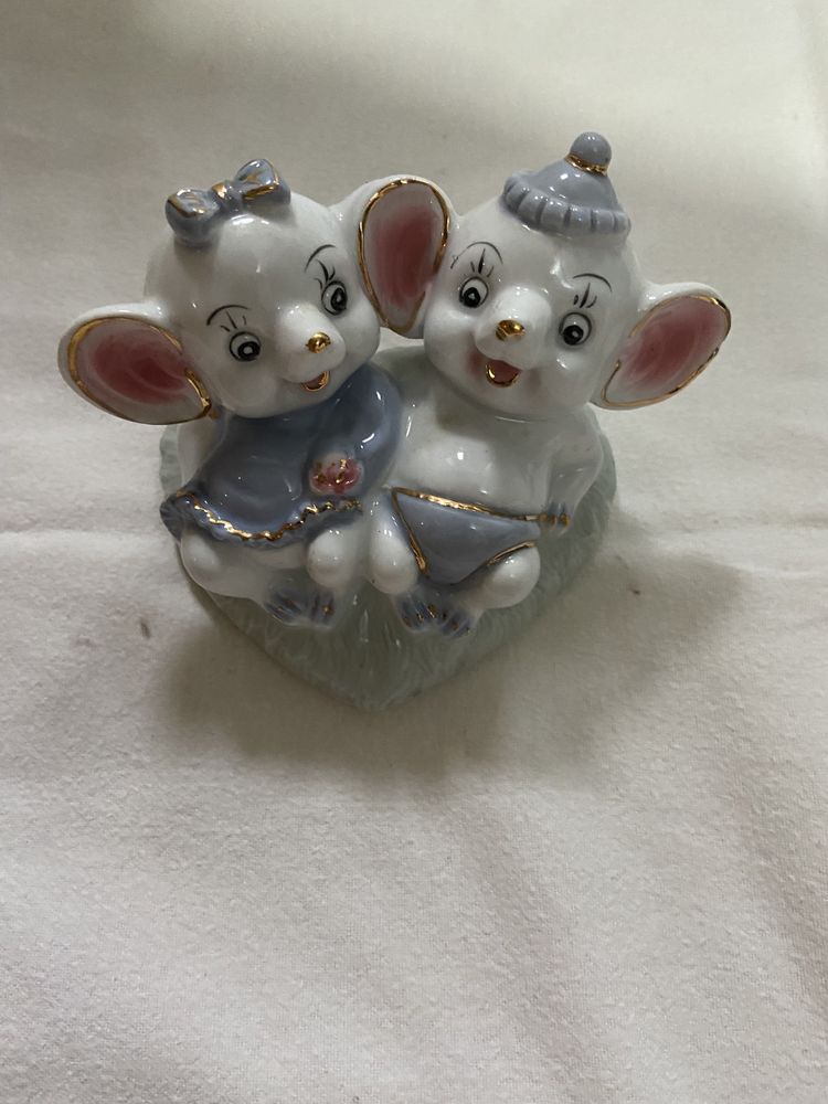 Porcelanowe figurki w ksztalcie myszy