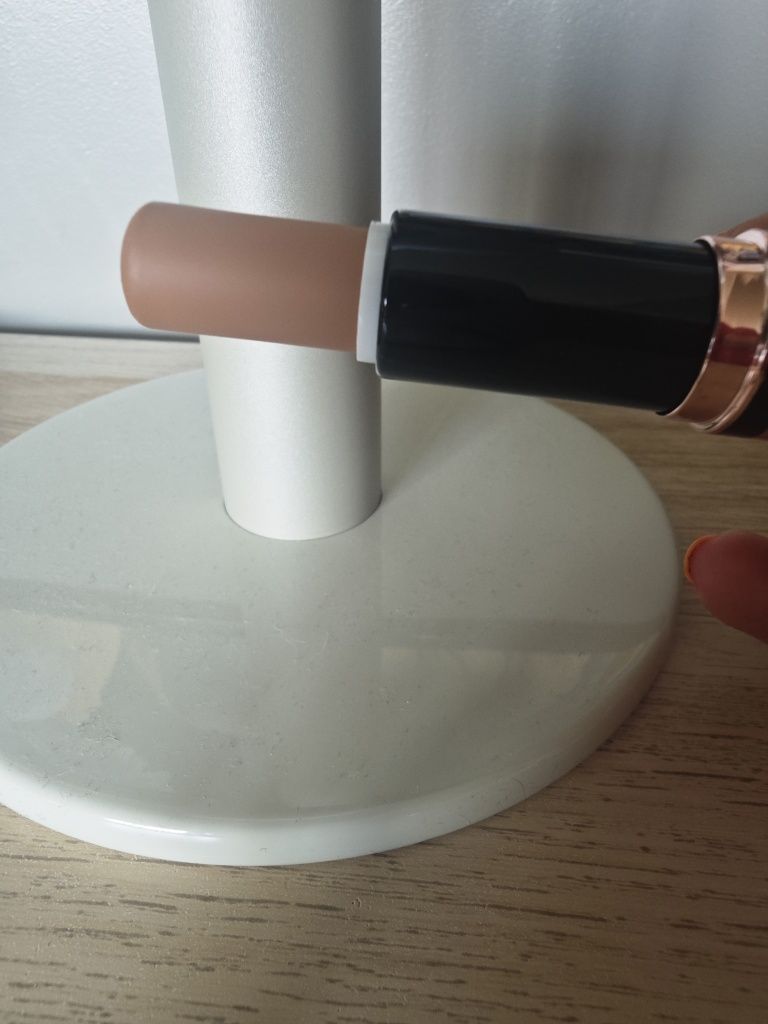 Revolution Fast Base sztyft do konturowania. Medium