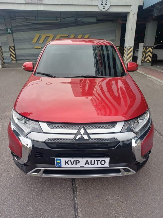 Продам автомобiль Mitsubishi Outlander 2020рiк
