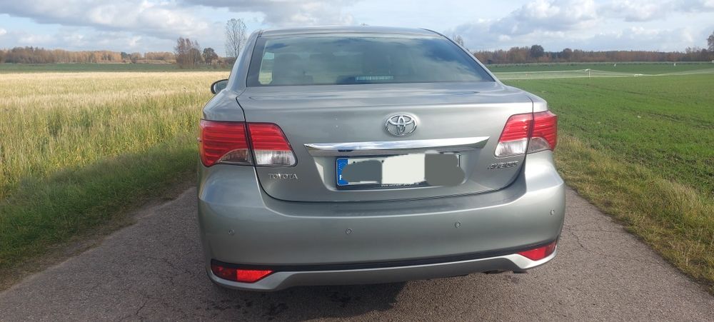 Toyota Avensis 1.8vvti niski przebieg wersja executive automat