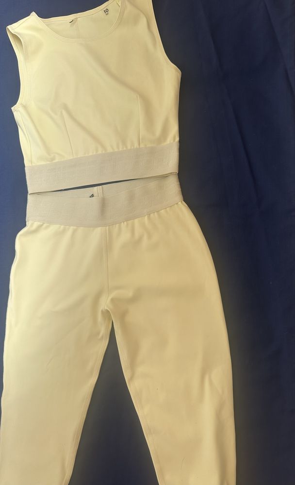 Костюм від Guess  оригінал р. 10