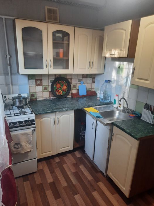 Сдам 1-ком. однокомнатную. Каменское. Черёмушки. Два дивана.