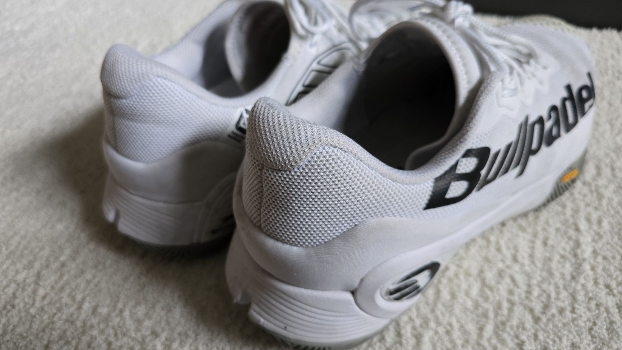 Vendo ténis de padel Bullpadel Vibram 23 (44,5)