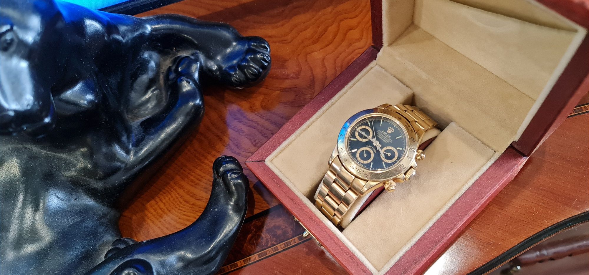 Продам золотые часы Rolex Daytona, 750 проба на браслете.