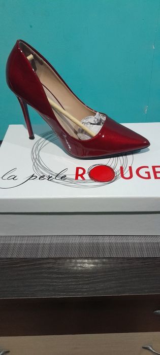 Жіночі туфлі. Італія.