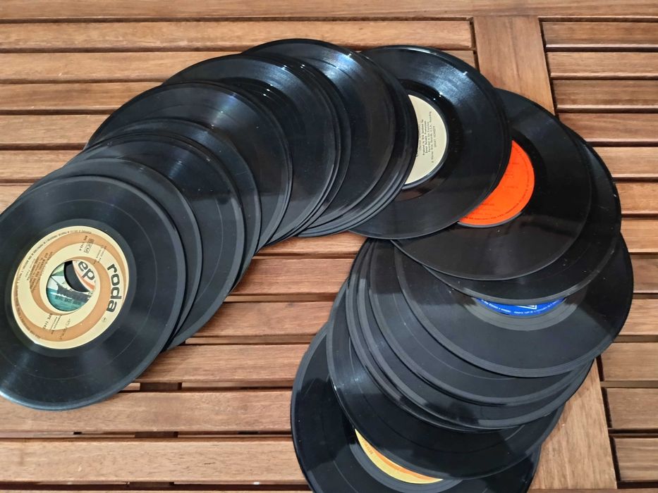 Conjunto de 26 discos Vinil SP antigos