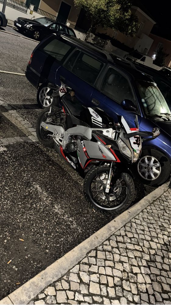 Aprilia rs4 125.