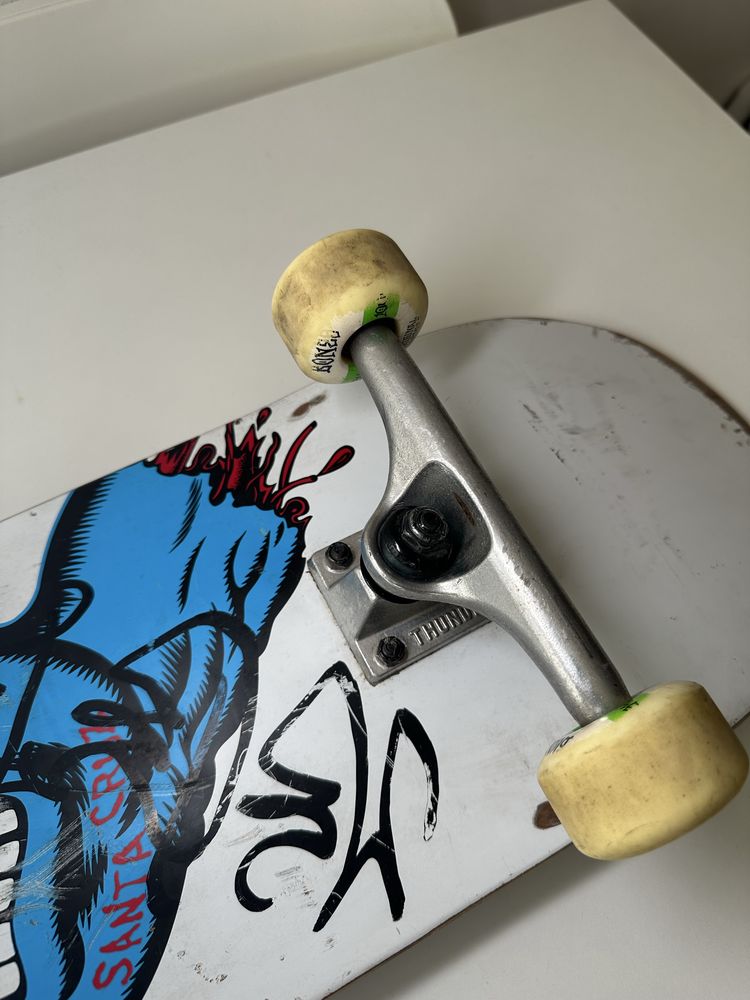 Skate completo Santa Cruz + Bones + Thunder Hi