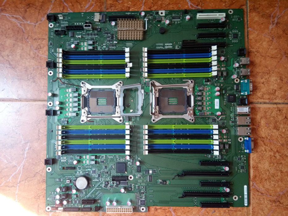 Fujitsu D2949-A17 GS1  ServerTX300    LGA 2011