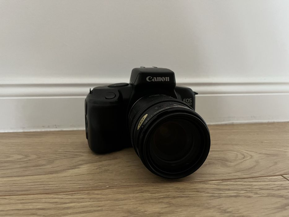 Aparat Canon z obiektywem