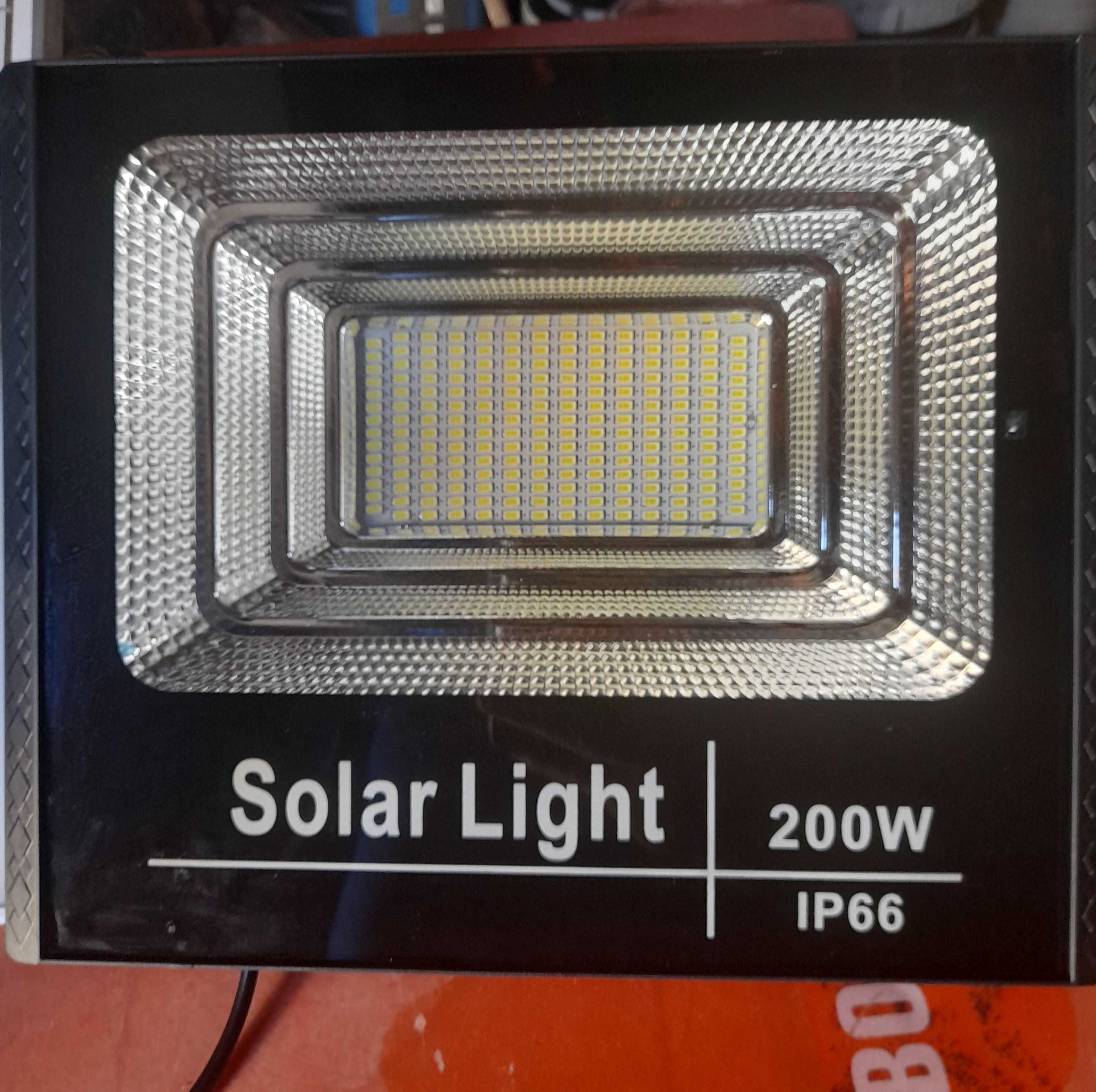Vendo projector de 200w  com painel solar