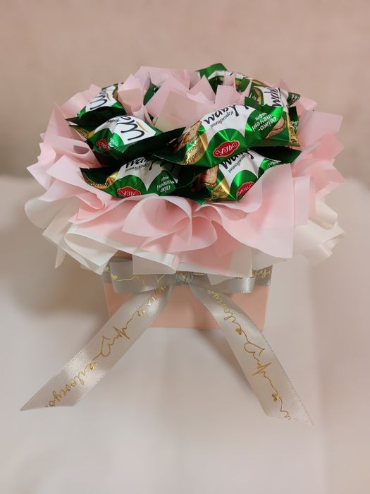 Букети та кошики з квітів та солодощів на замовлення