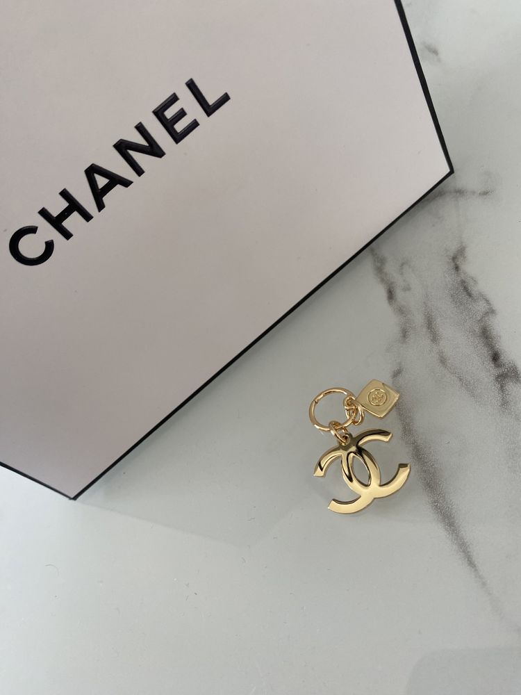 Chanel charms CC zloty