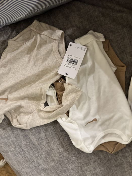 Babygrow body robe e brinquedos bebe