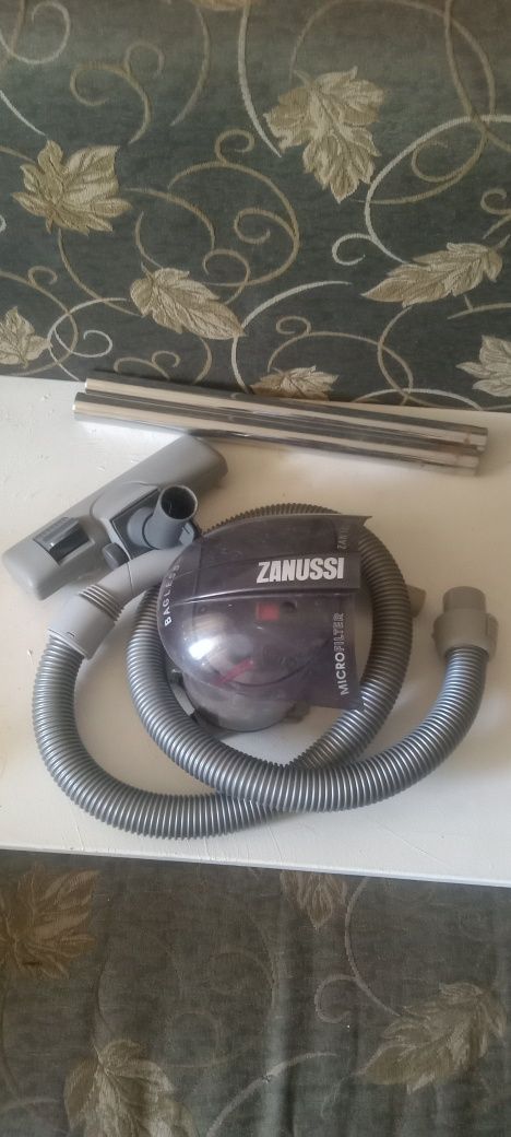 Пылесос  Samsung на з/ч + Zanussi sl246ab шланги насадки