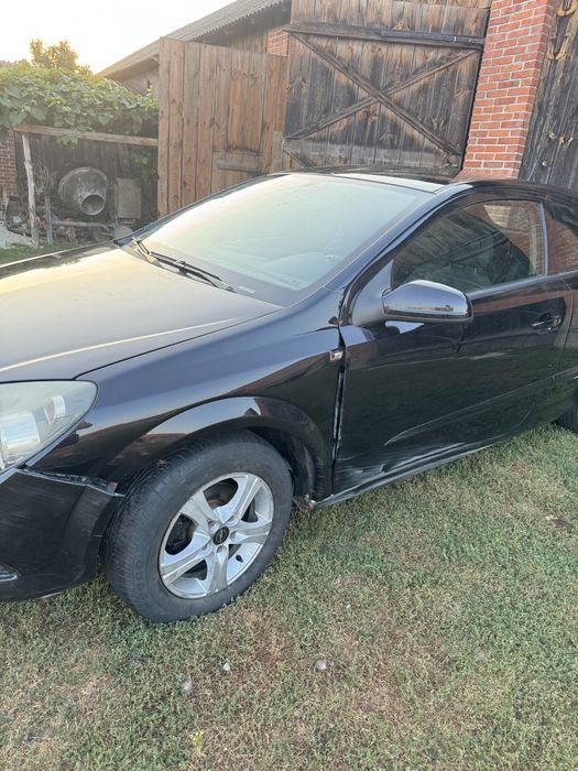 Opel Astra H 1.6 2005 uszkodzony