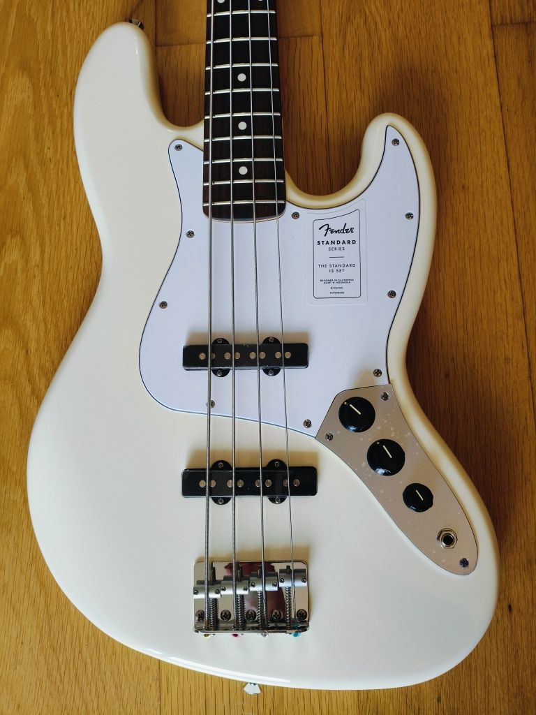 Baixo Fender Jazz Bass igual a novo