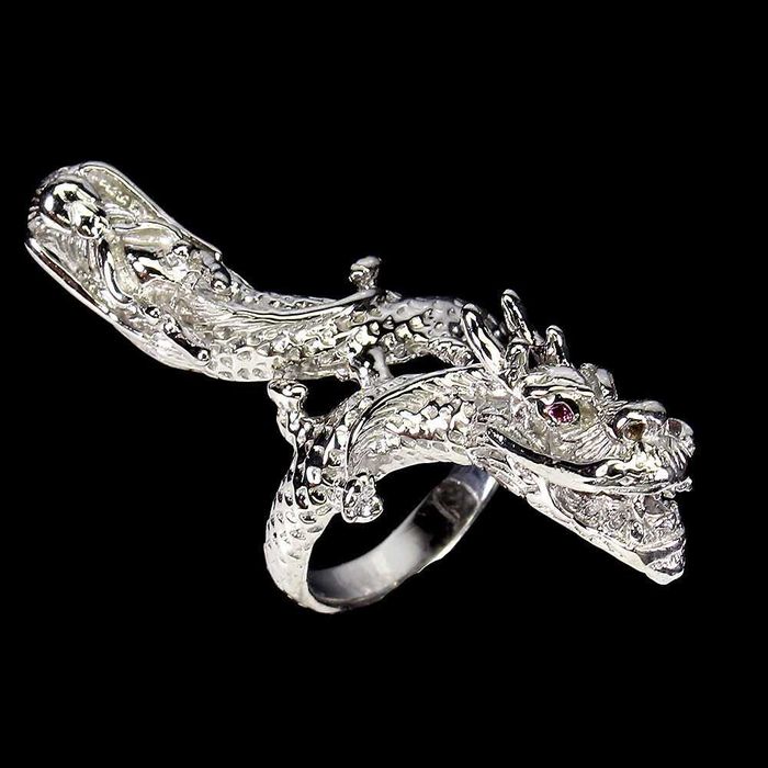 Серебряное кольцо" Дракон"с родолит гранатом.Размер 17.Серебро925 п