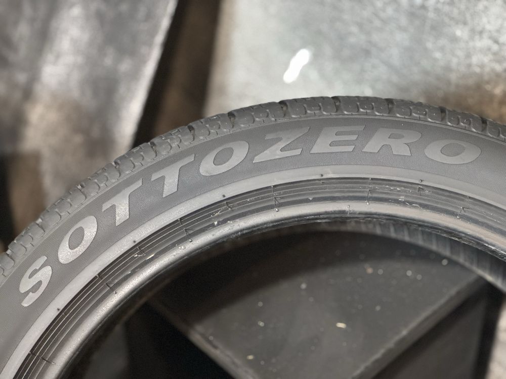 R20 235/45 пара зимових шин Pirelli SottoZero чудовий стан Німеччина