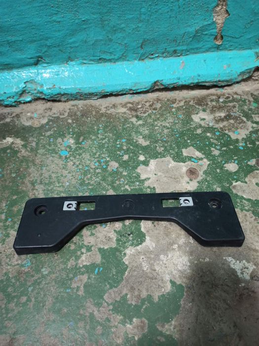 Кронштейн крепления под номерной знак, подиум на Rav 4 2017