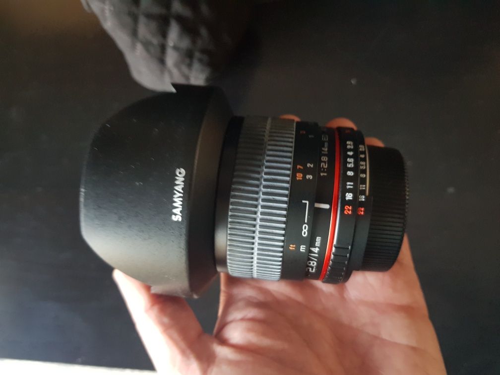 Samyang 14mm, para Nikon (usada) - em excelente estado