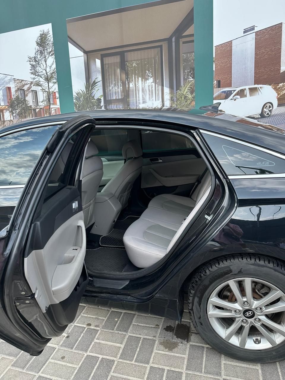 Автомобіль Hyundai Sonata
