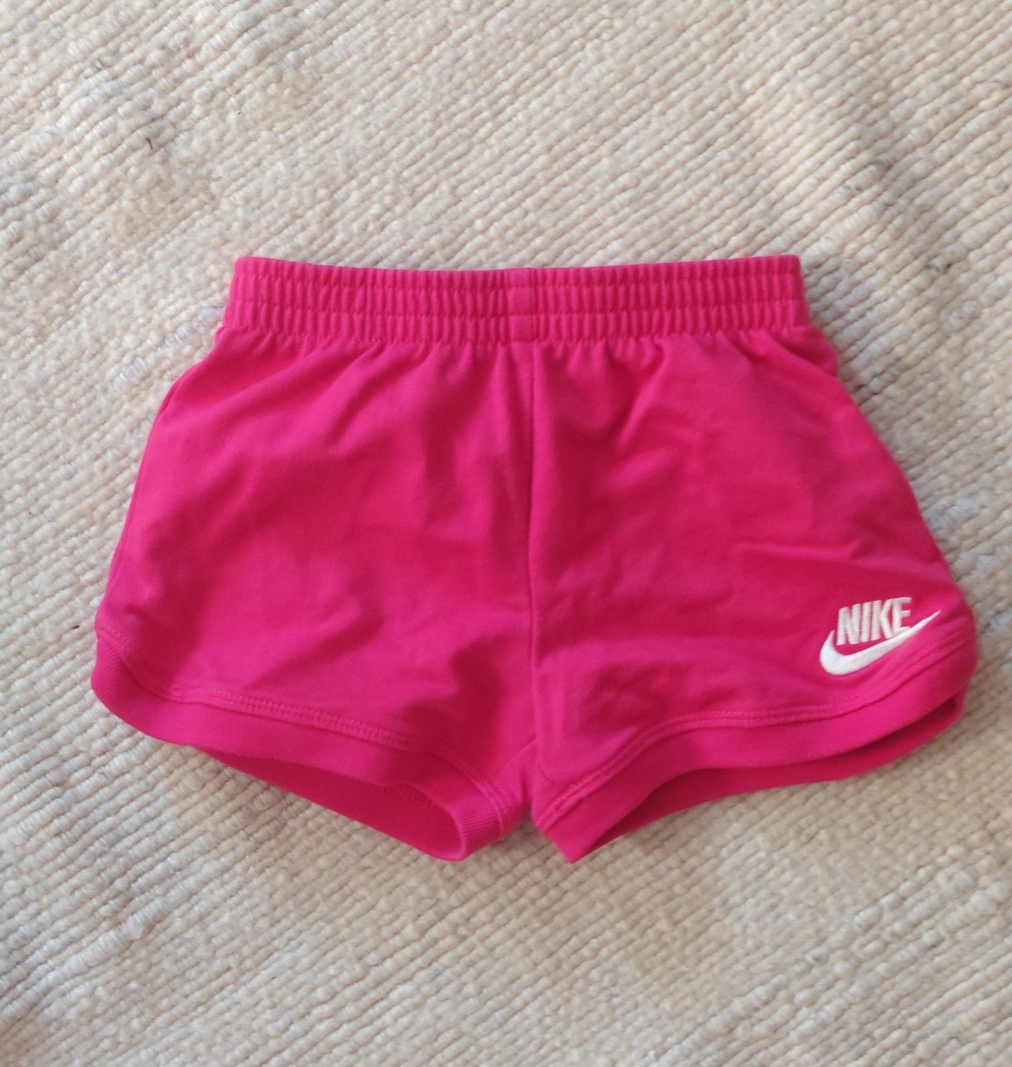 Różowe krótkie spodenki / szorty – Nike (86-92 cm / 1-2 lata)