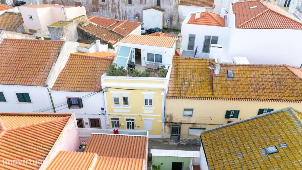 Prédio com 2 apartamentos em AL em Peniche