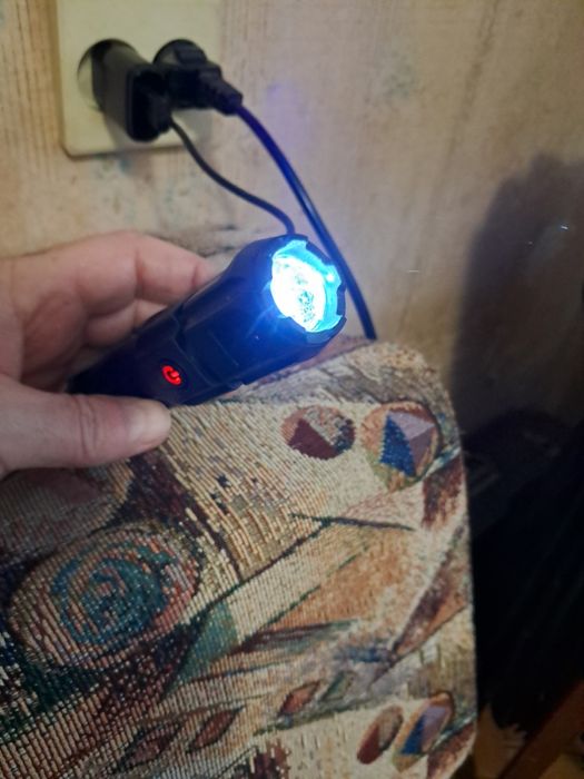 Продається акумуляторний ліхтарик