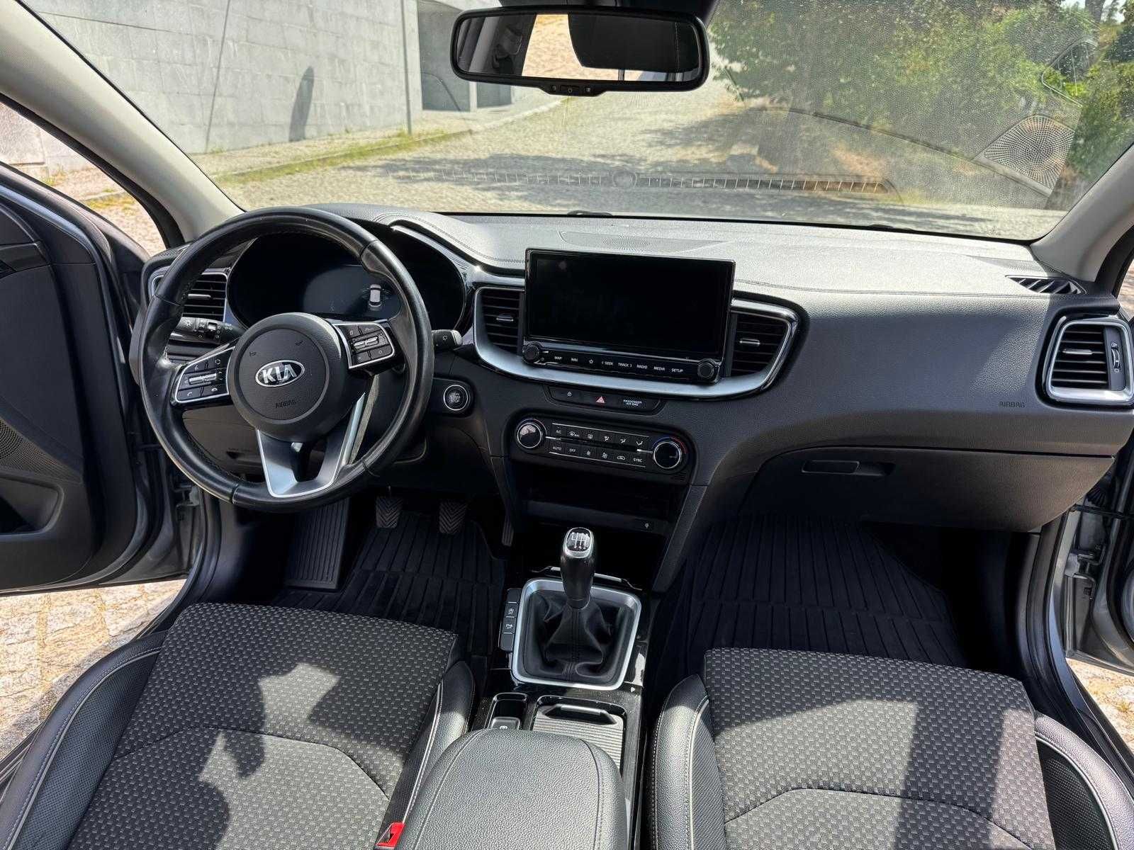 Kia X-CEED c/teto panorâmico  Como Novo!!