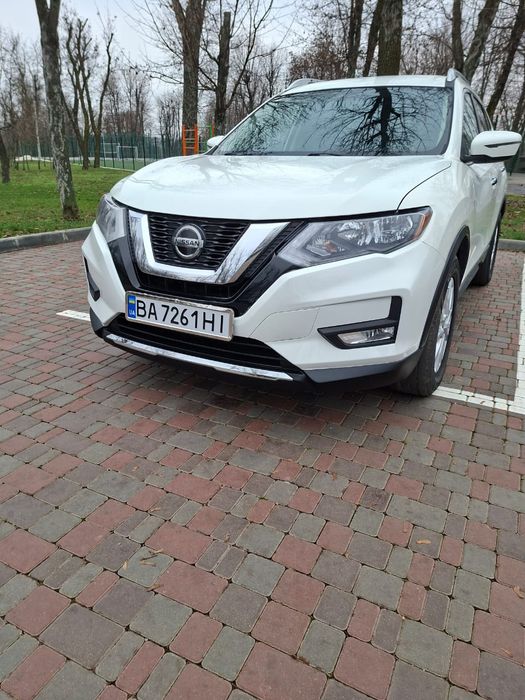 Ніссан рог 2018 року
