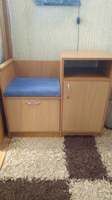 Тумба в прихожу.