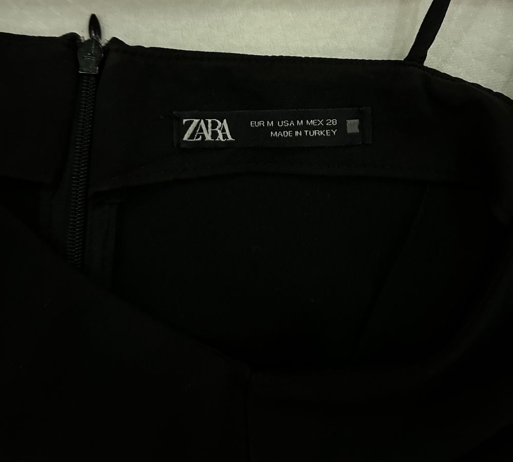 Чорна сукня Zara