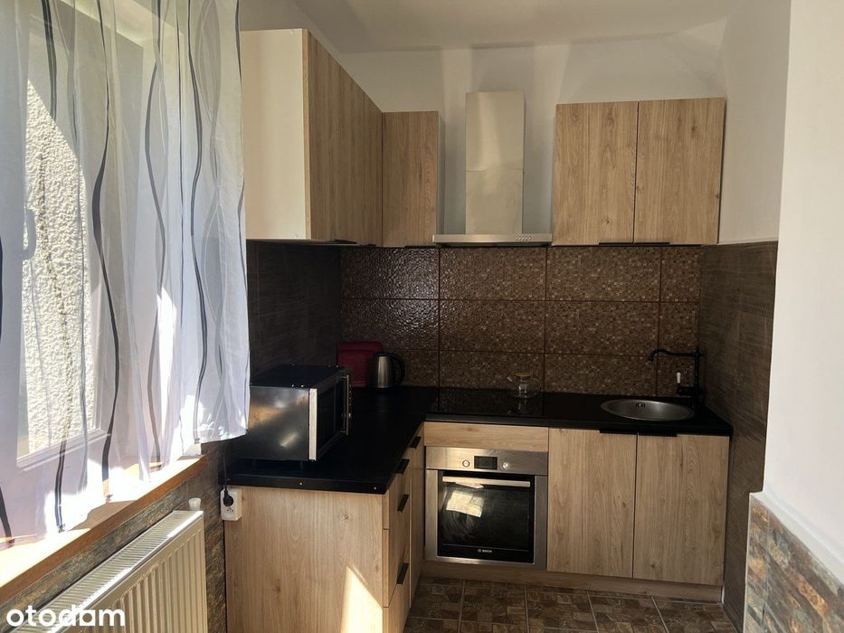 DOM Z DWOMA MIESZKANIAMI , działka 10 ar, garaż, pomieszczenia