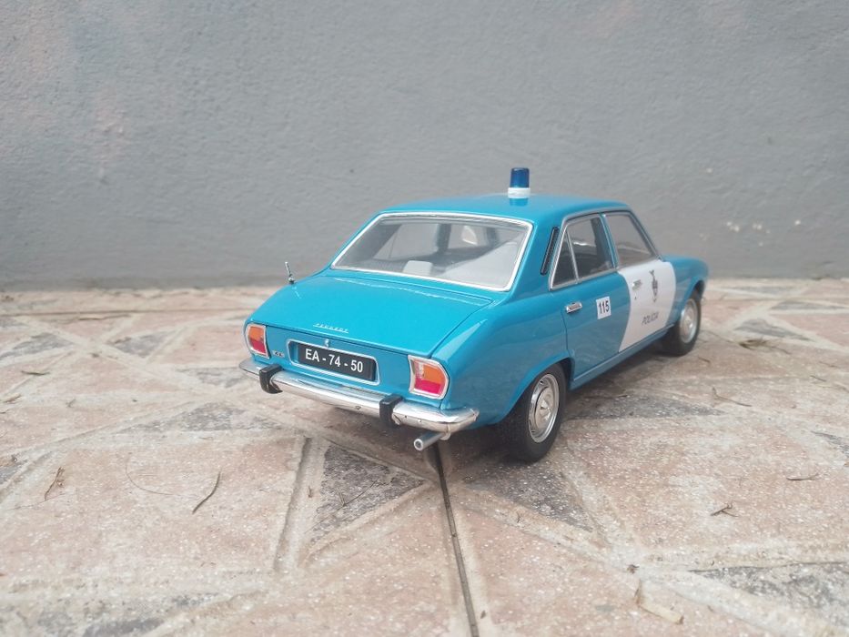 Miniatura 1/18 Peugeot 504 GL